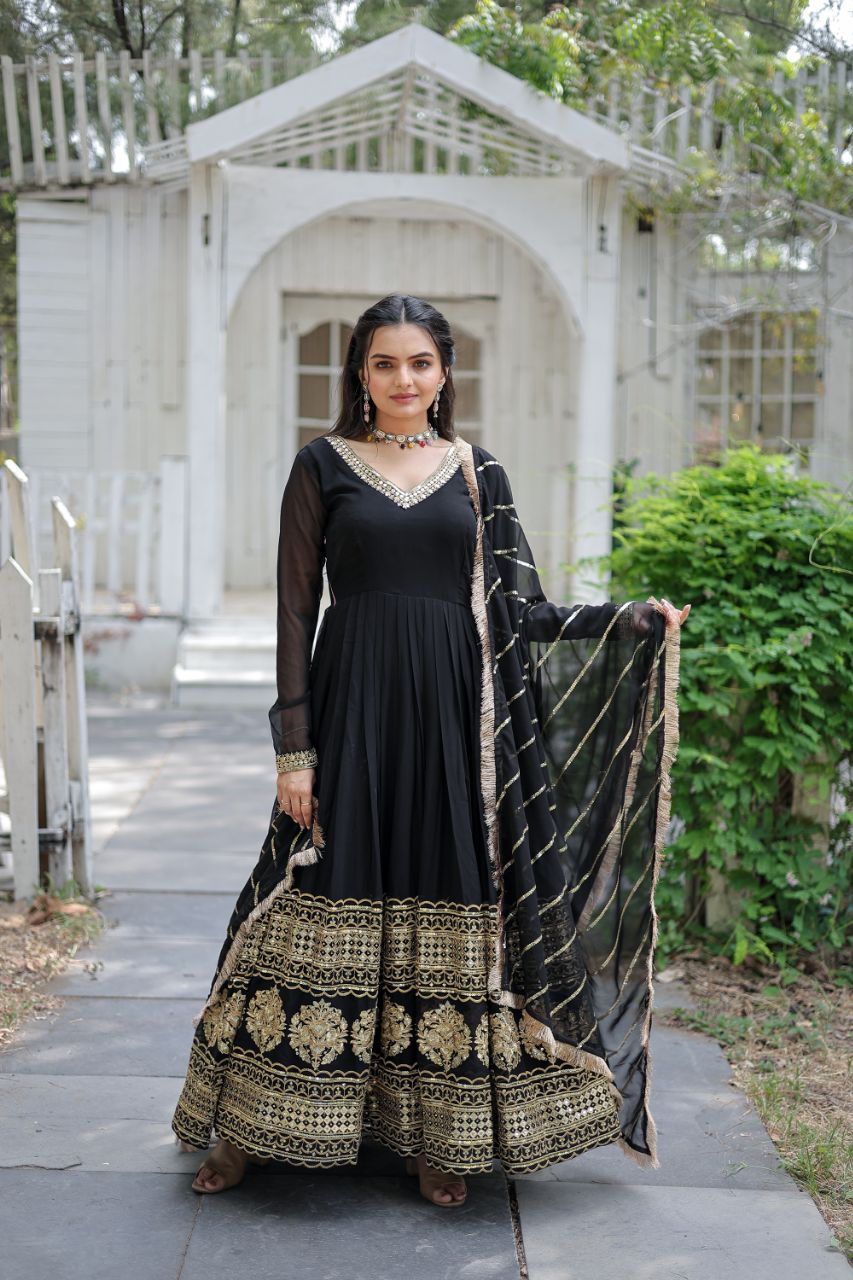 SANDHIYA BLACK EMBROIDERED SUIT SET