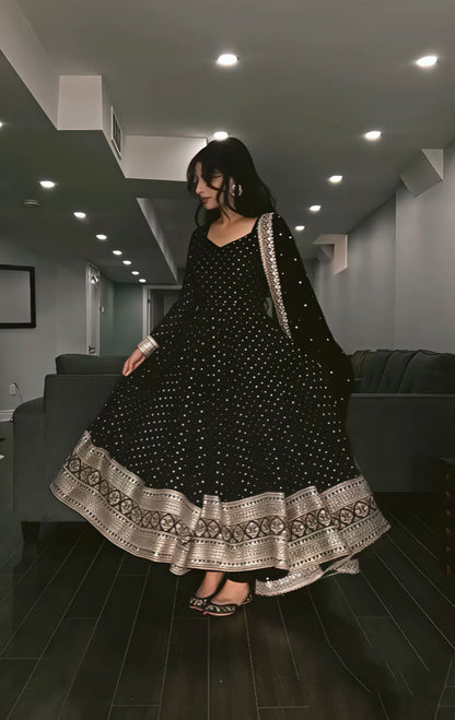 BARKHA’S BLACK COLOURED ANARKALI SUIT SET