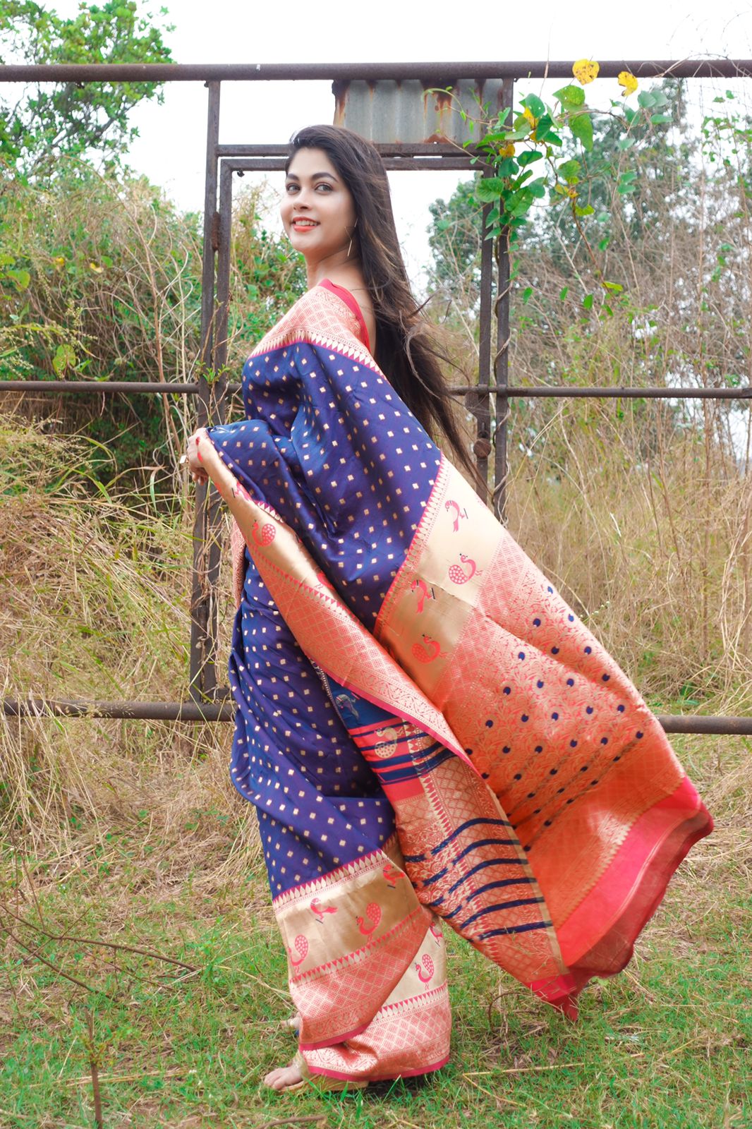 Purple Woven kanjivaram Silk Saree With Saree