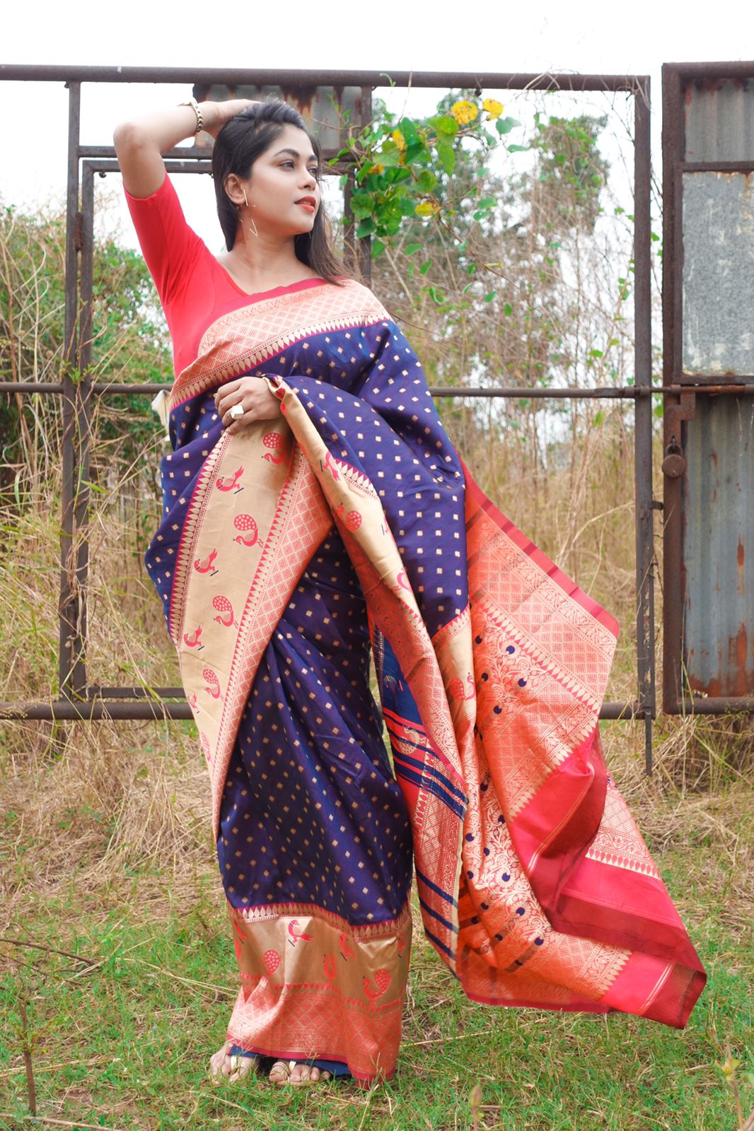 Purple Woven kanjivaram Silk Saree With Saree