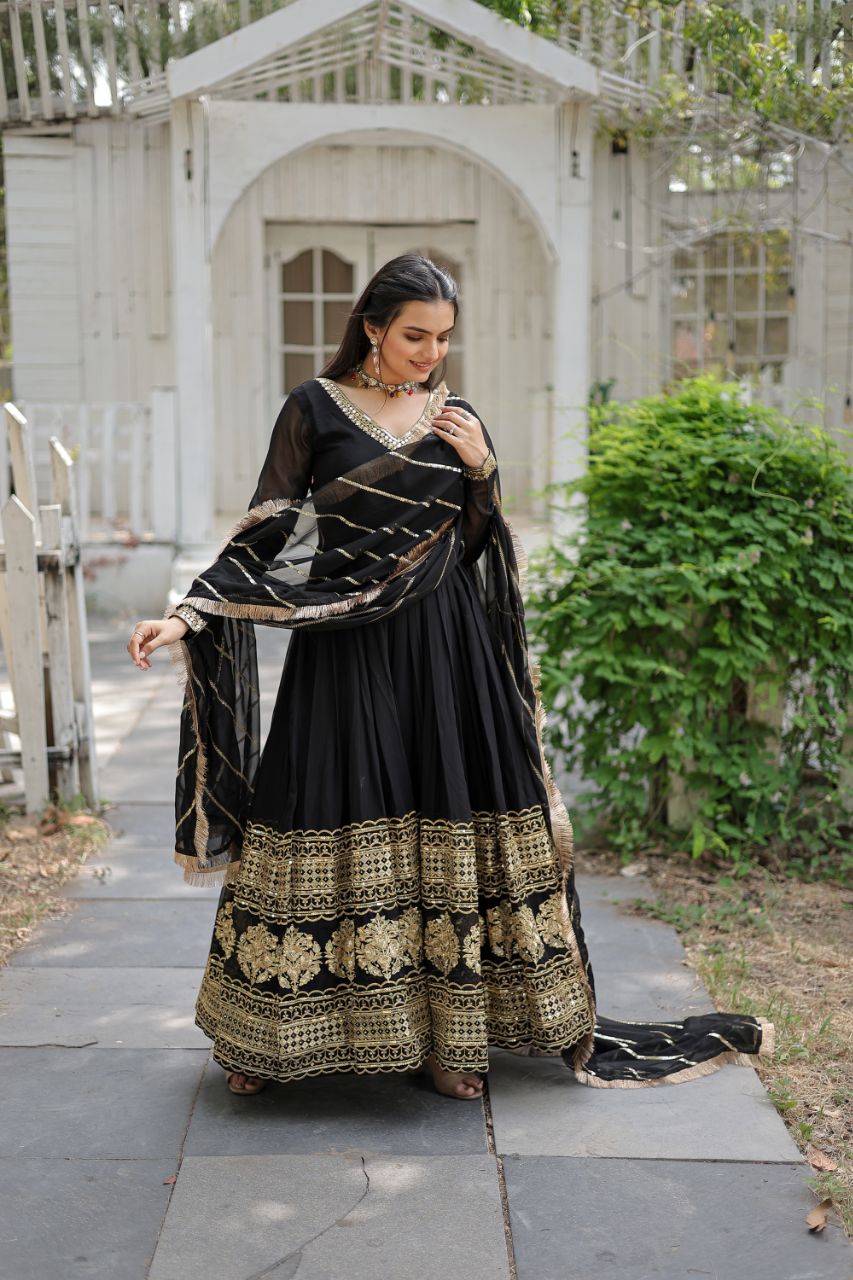 SANDHIYA BLACK EMBROIDERED SUIT SET